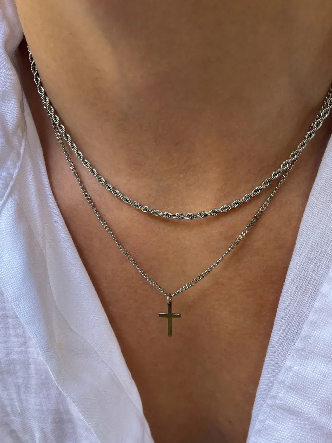 Cadena Cruz ( Bañada oro 18K )