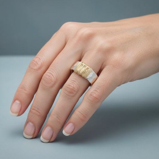 Anillo Althea puesto